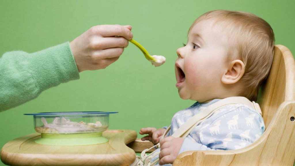 baby eating food containing heavy metals