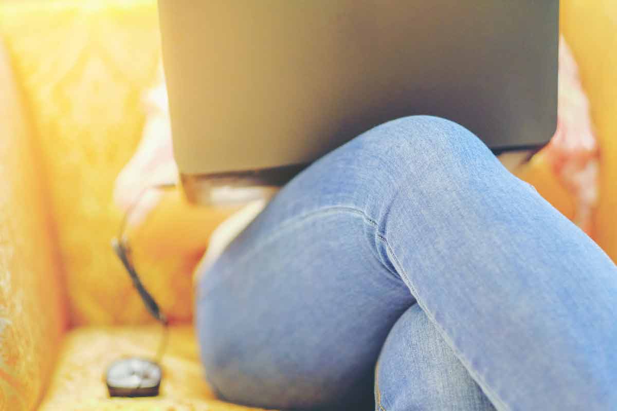 girl sitting wearing tight jeans with legs crossed could reduce blood flow causing numbness