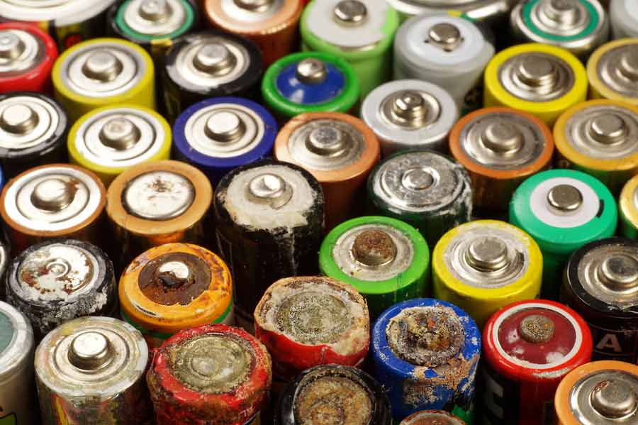 lead and cadmium are toxic heavy metals found in batteries